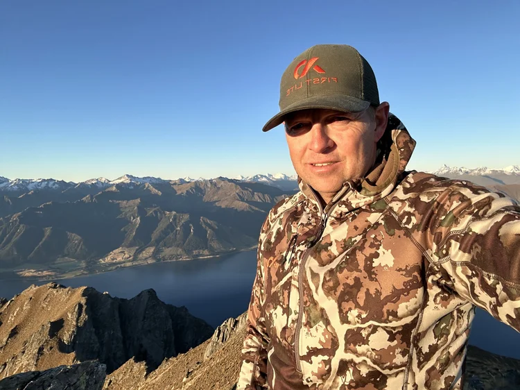 Mental Hunts – Glen Thurston Glen Thurston climbed Corner Peak 53 times in 53 days – one for each suicide every year in the construction industry – to raise awareness and break down mental health barriers.